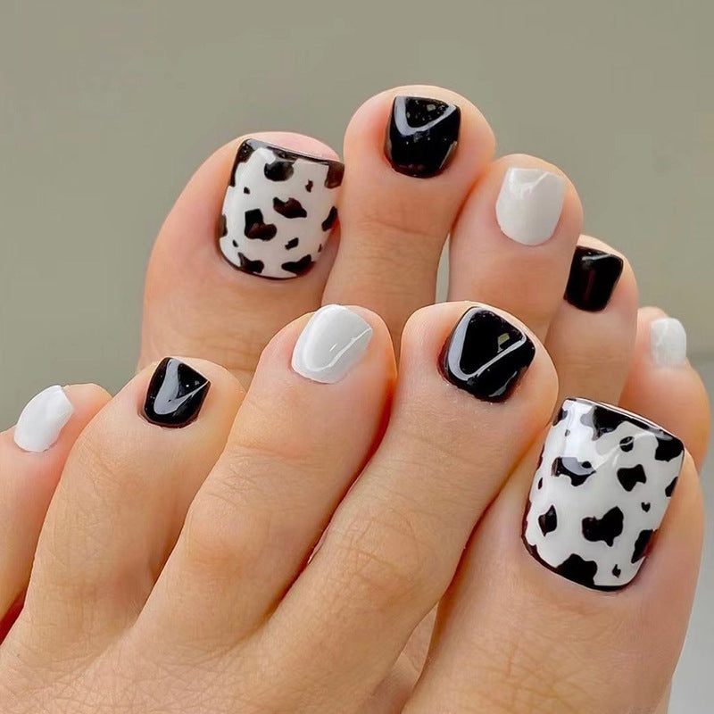 T4 BLACK & WHITE LEOPPARD PRINT TOE NAIL