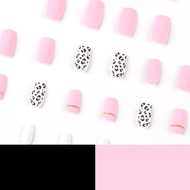 M28 PINK LEOPARD PATTERNED GOLD LINE MEDIUM NAIL