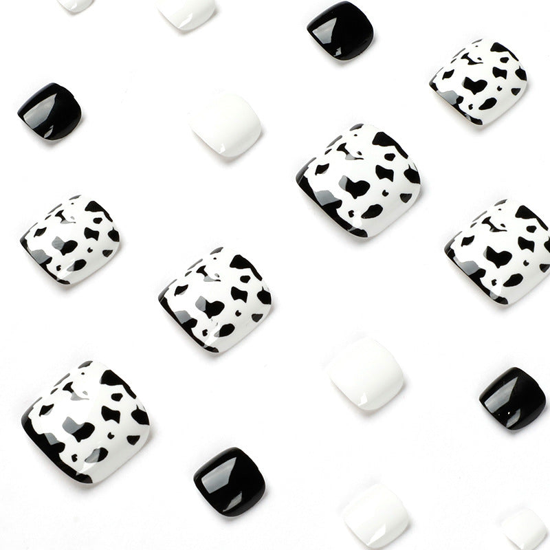 T4 BLACK & WHITE LEOPPARD PRINT TOE NAIL