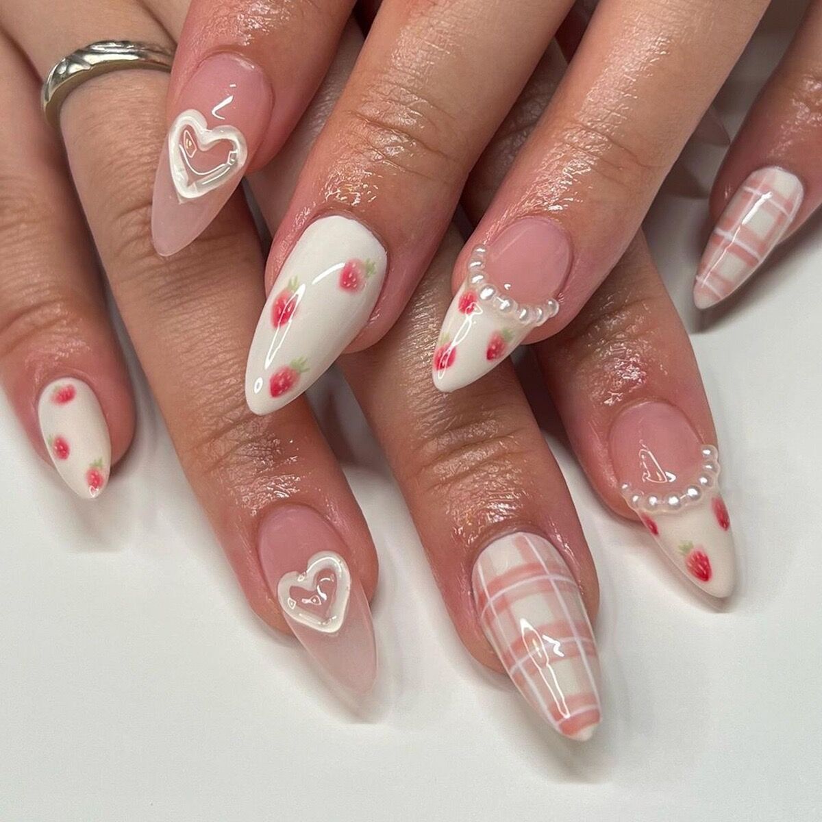 M55 Milk white strawberry spots MEDIUM NAIL